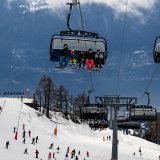 Les grandes régions de ski comme le Valais et les Grisons ont enregistré des résultats supérieurs à l'année passée (archives). KEYSTONE/JEAN-CHRISTOPHE BOTT